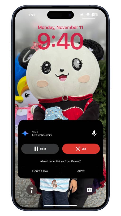 A smartphone screen showing u0027Live with Geminiu0027 notification at 9:40 on November 11.