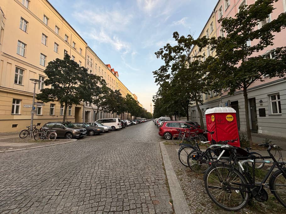 Ultra-wide-angle camera (0.5x)