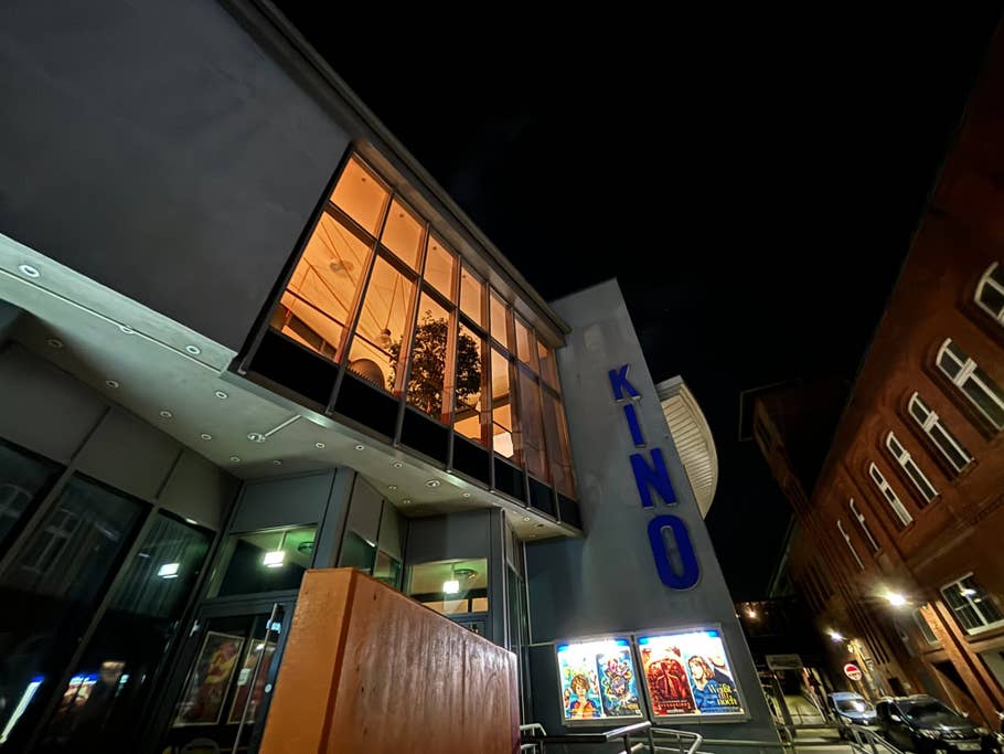 Ultra-wide-angle camera (0.5x)