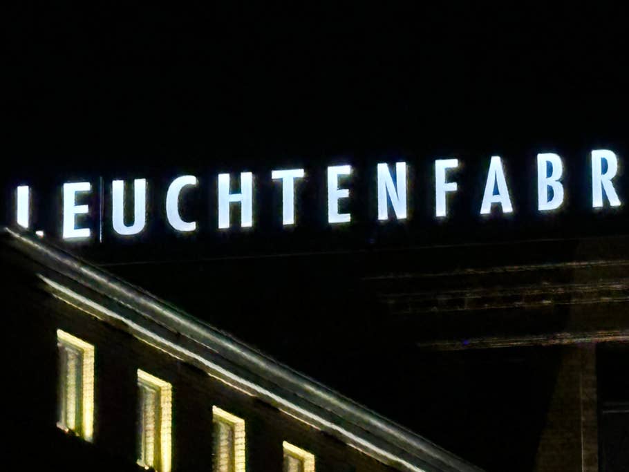 Main camera (10x digital zoom)