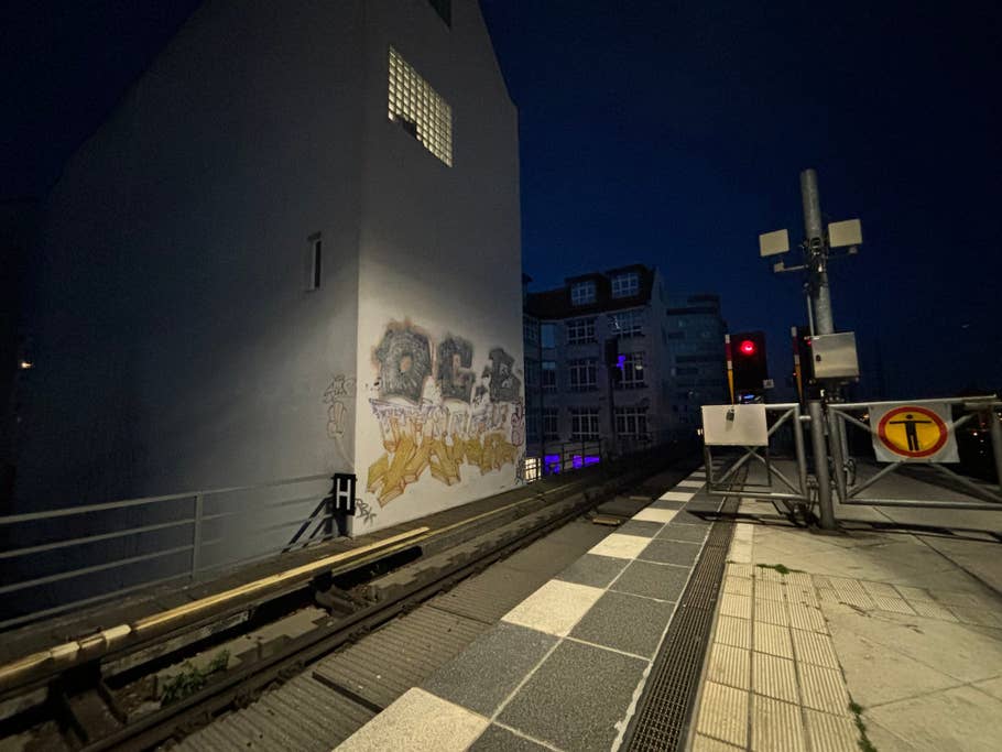 Ultra-wide-angle camera (0.5x)