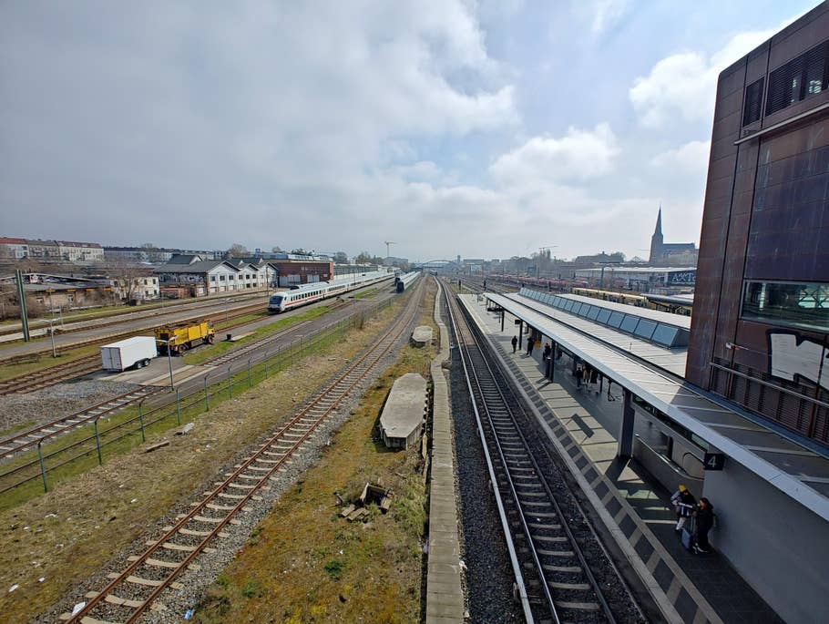 Motorola Edge+ (2023) review picture