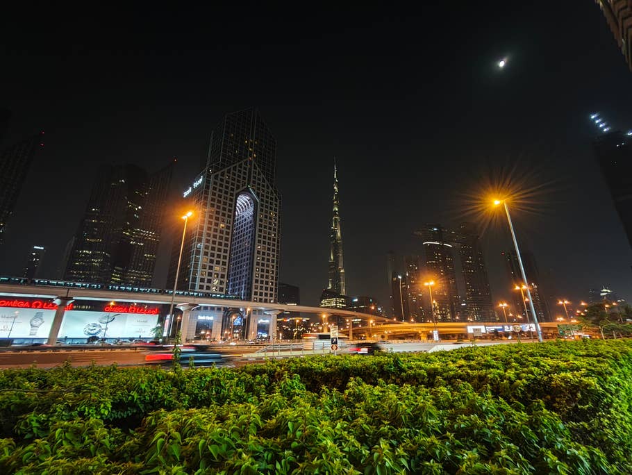 Poco F6 Pro: Ultra-wide-angle camera (0.6x) - Night mode on