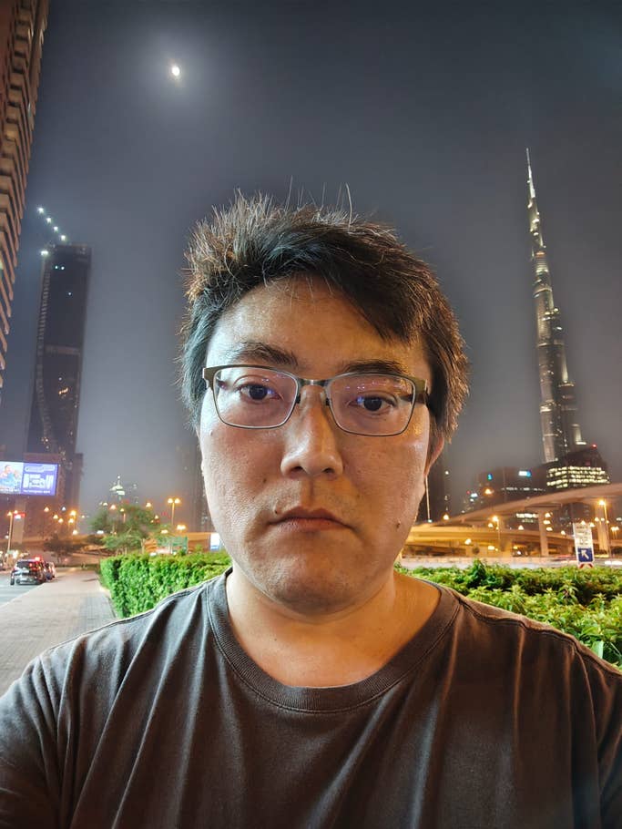 Poco F6 Pro: Selfie - Night mode on