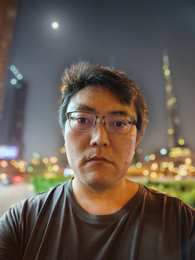 Poco F6 Pro: Selfie - Portrait mode on - Night mode on