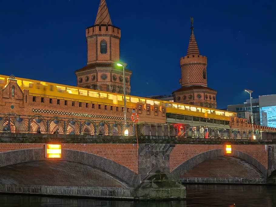 Honor 200 Pro: Main camera (2x digital zoom) - Night mode on