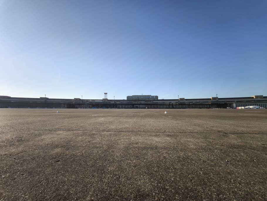 Xiaomi 14T Pro: Ultra-wide-angle camera (0.6x) - Leica Authentic