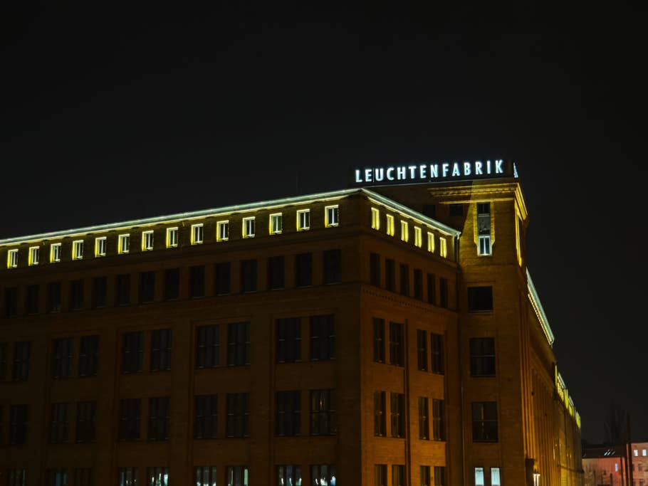 Xiaomi 15: Telephoto camera (2.6x) - Night mode on