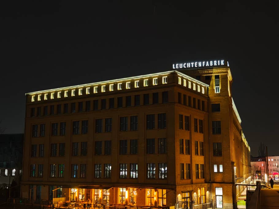 Xiaomi 15: Main camera (2x digital zoom) - Night mode on