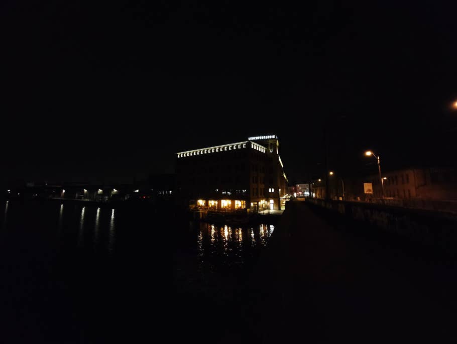 Xiaomi 15: Ultra-wide-angle camera (0.6x)