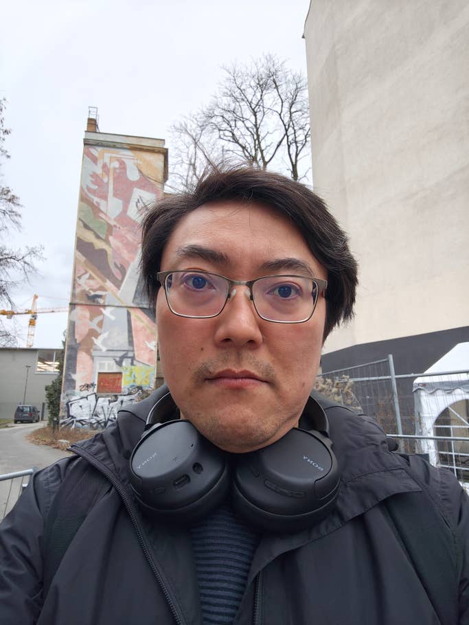 Xiaomi 15: Ultra-wide angle selfie