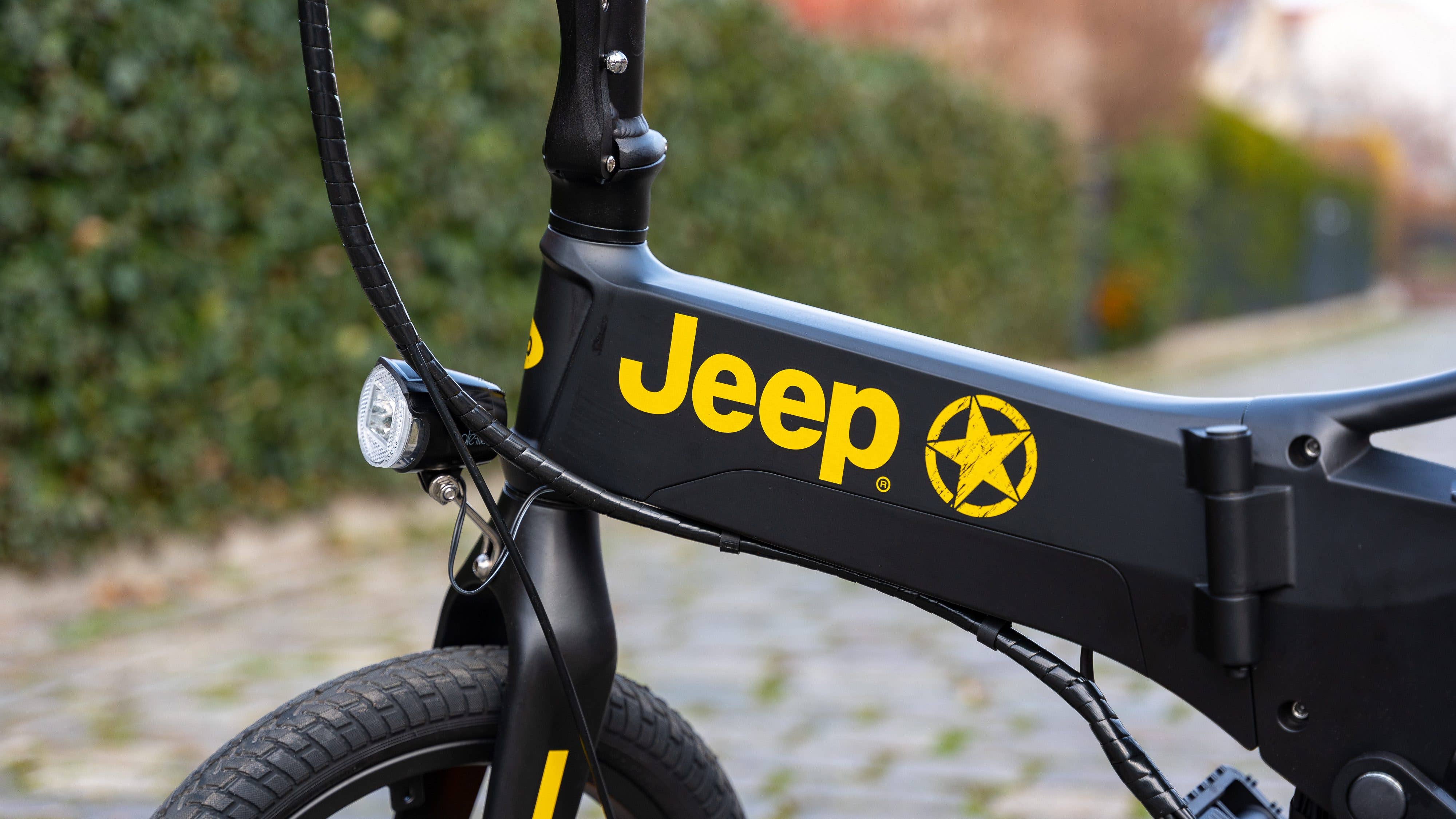 The large Jeep logo on the side will appeal to fans of the brand. Jeep FR 6020