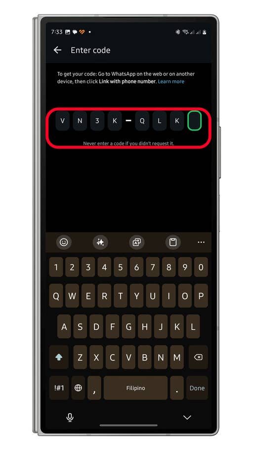 WhatsApp screen to enter a code, showing code u0027VN3K-QLKu0027 and a keyboard.