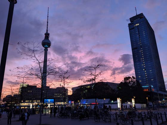 What is HDR and when should I use it on my smartphone?