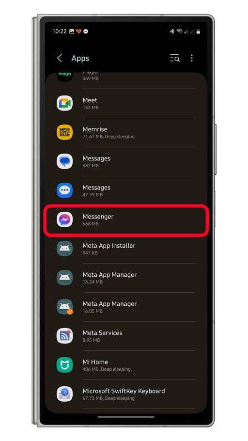 A mobile screen displaying a list of apps, highlighting Messenger with its storage size.