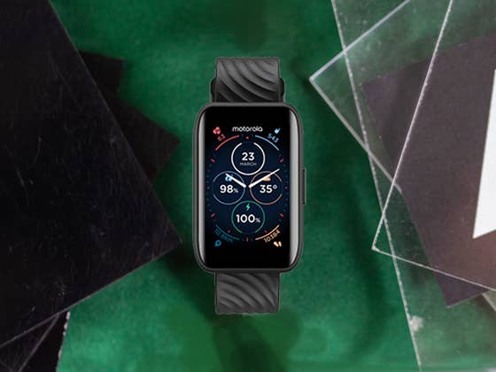 Motorola Launches $65 Moto Watch 40, Challenges Galaxy Fit 3