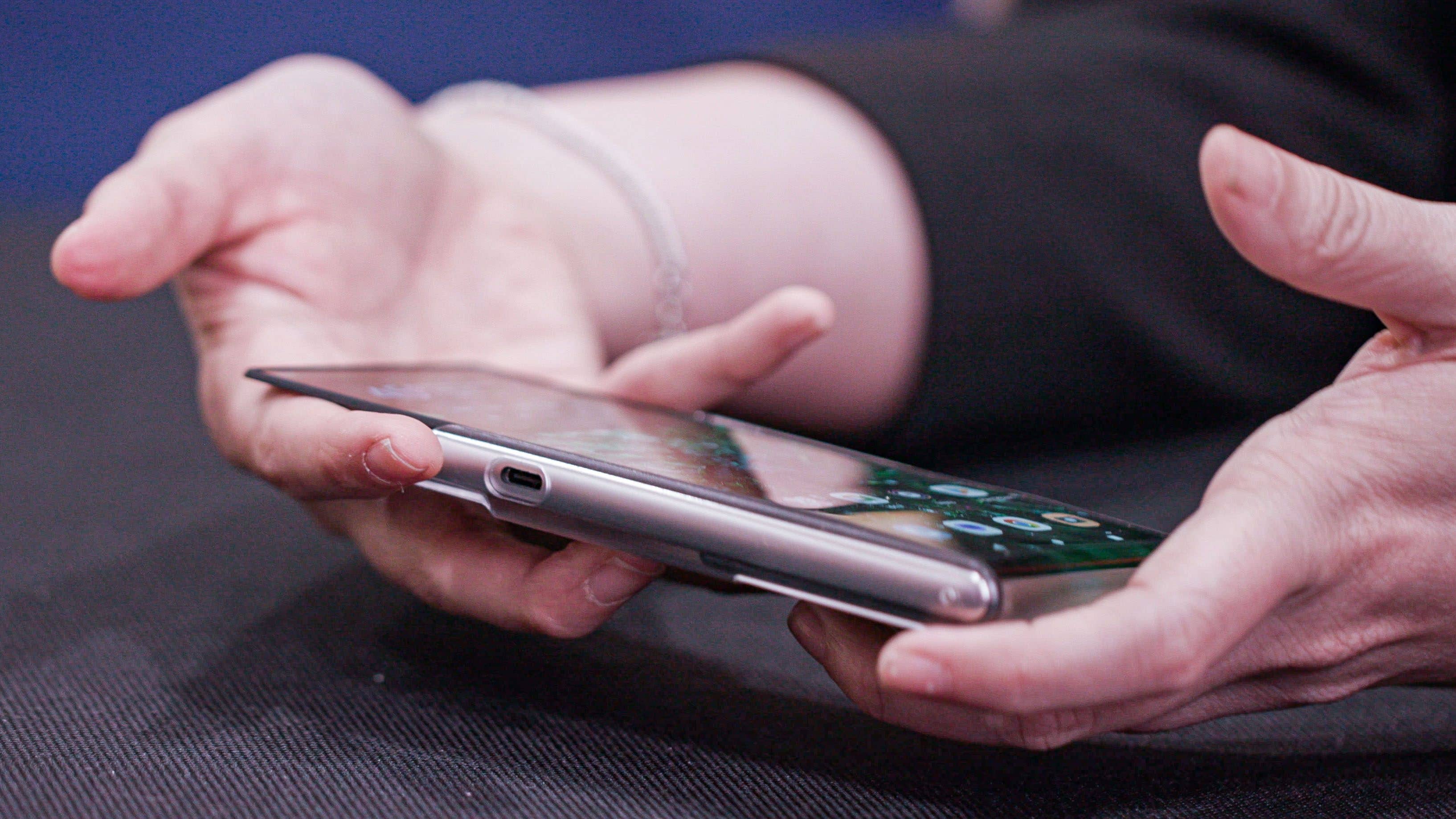 Motorola smartphone with rollable display