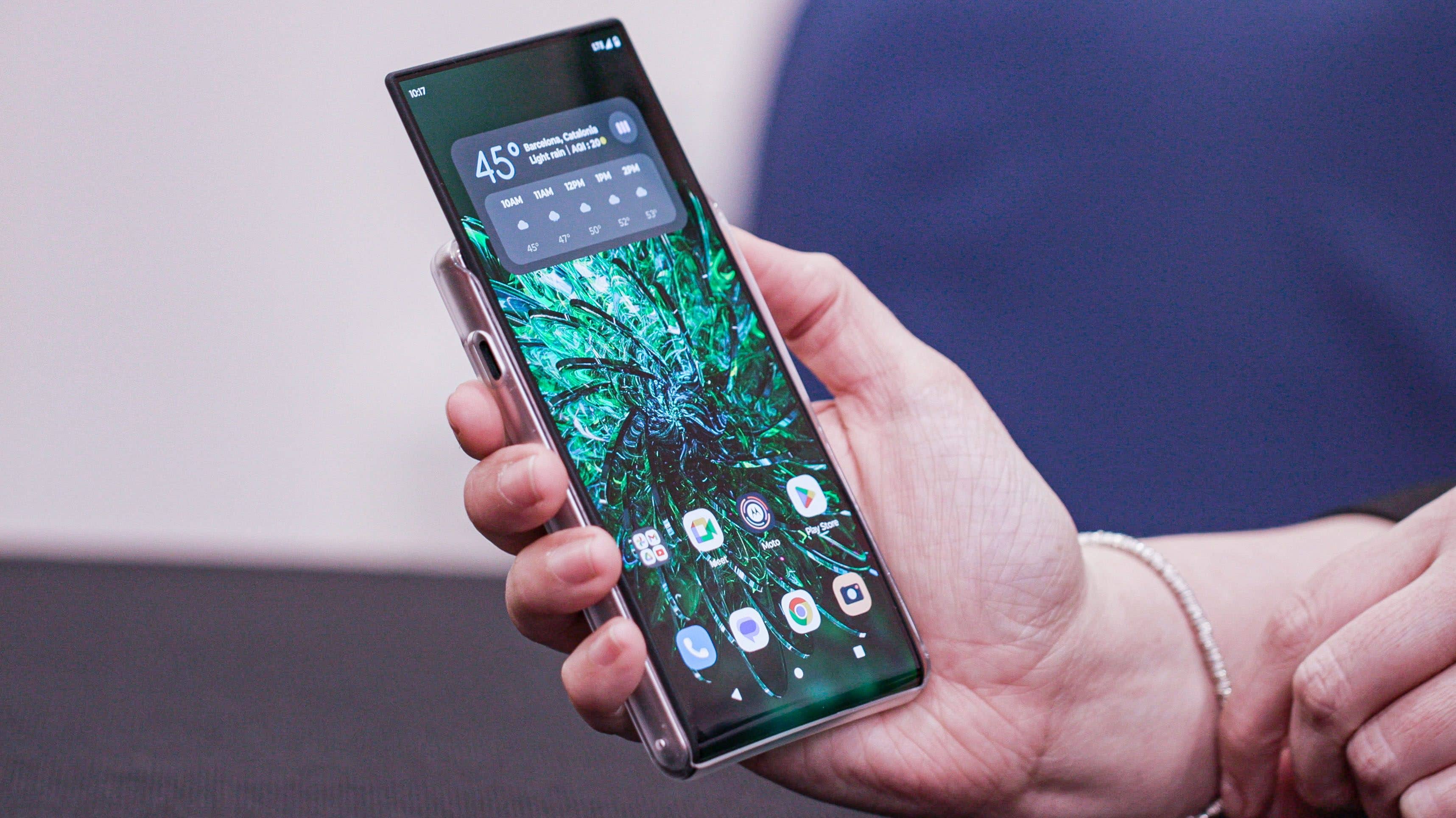 Motorola smartphone with rollable display