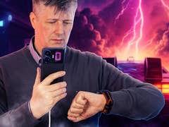 NextPit's Matt holding the Realme GT 3