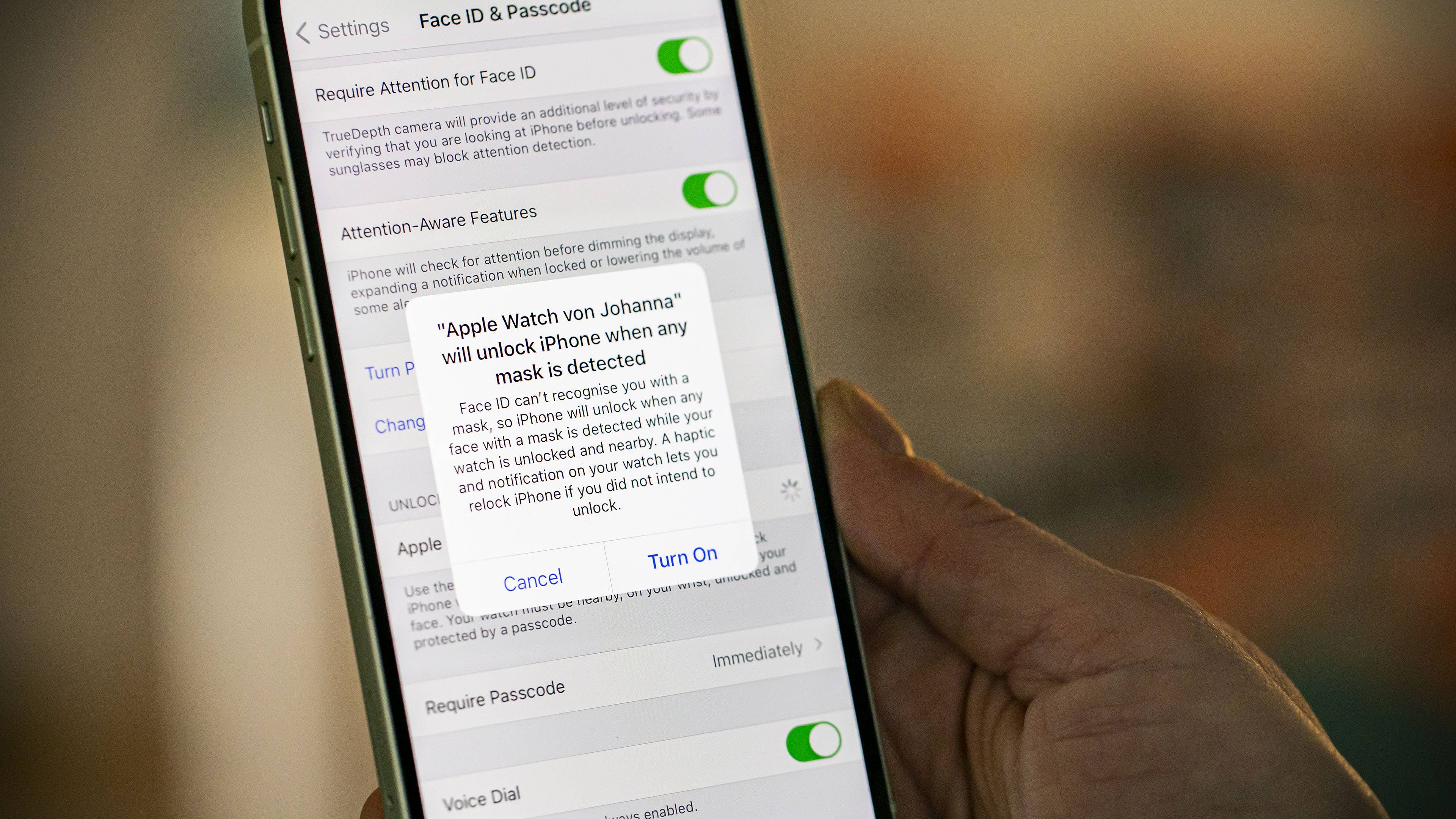 NextPit unlock iphone with apple watch closeup2