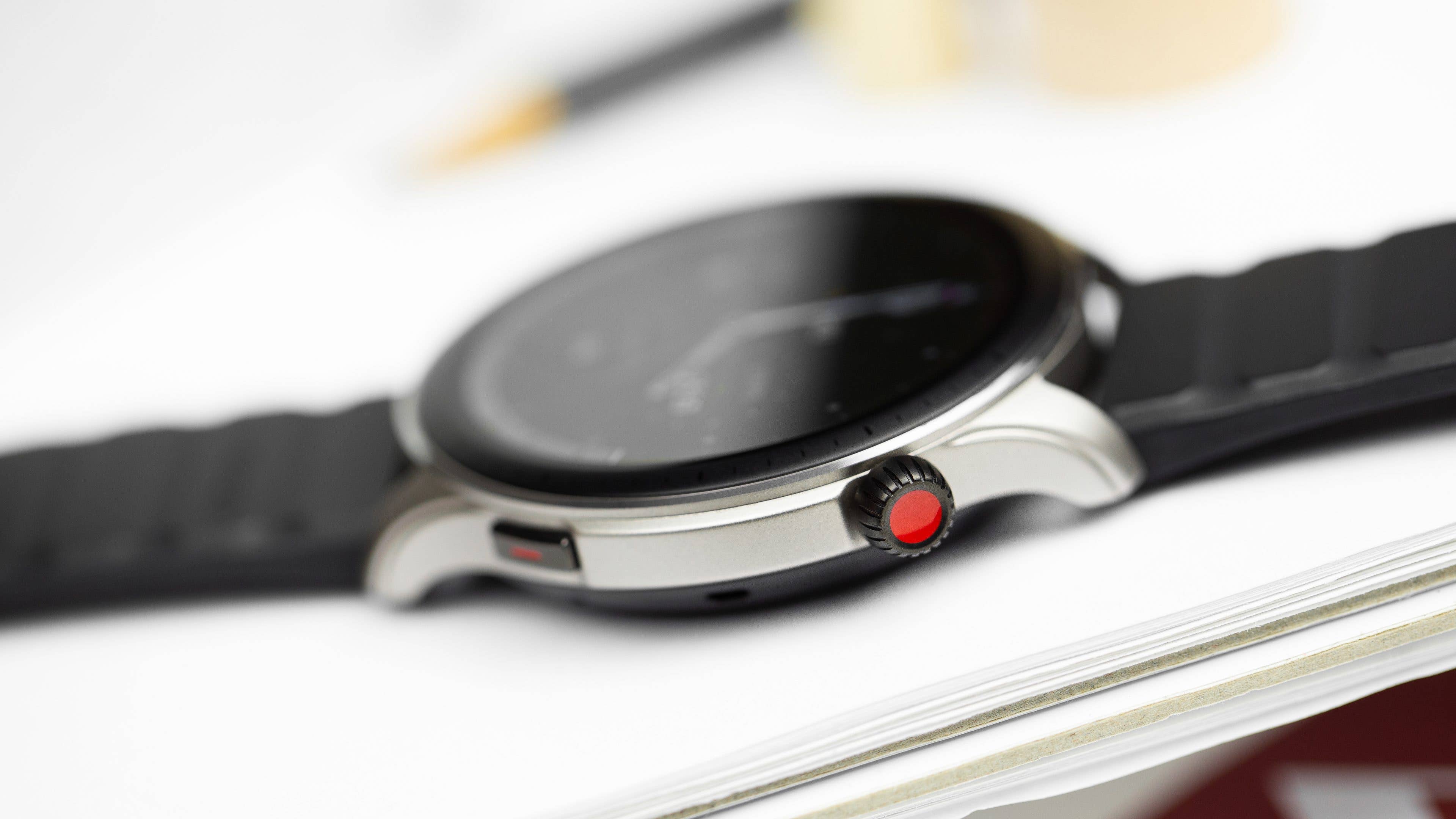 The crown and a button are located on the right side of the Amazfit GTR 4 Amazfit GTR 4 Buttons