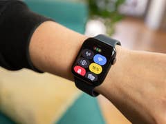 Both versions of the Apple Watch SE offer energy-saving mode.