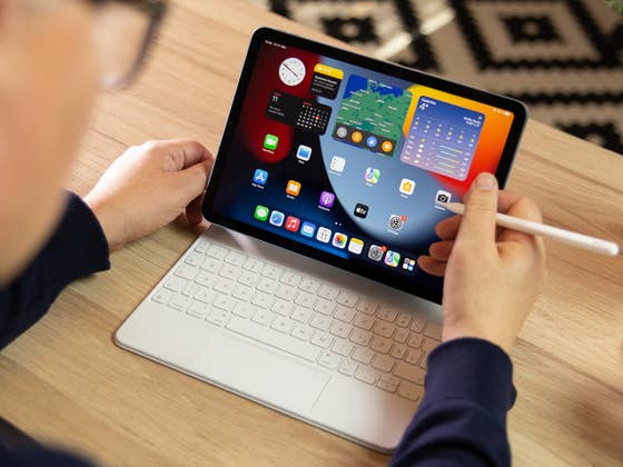 Apple’s iPad Air 5 (2022) is on Sale with $100 Off