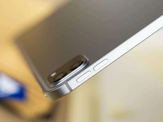 Apple’s First OLED iPad Pro Could Be Super Thin