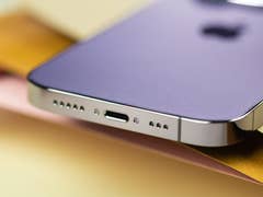 iPhone 14 Pro Lightning Port