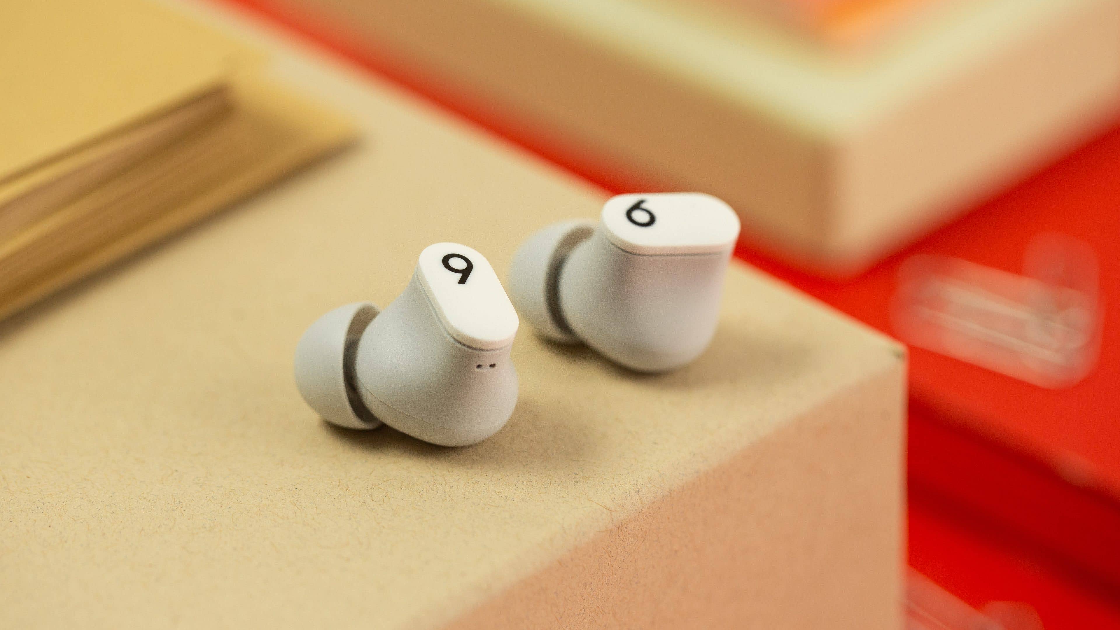 NextPit Beats Studio Buds headphones