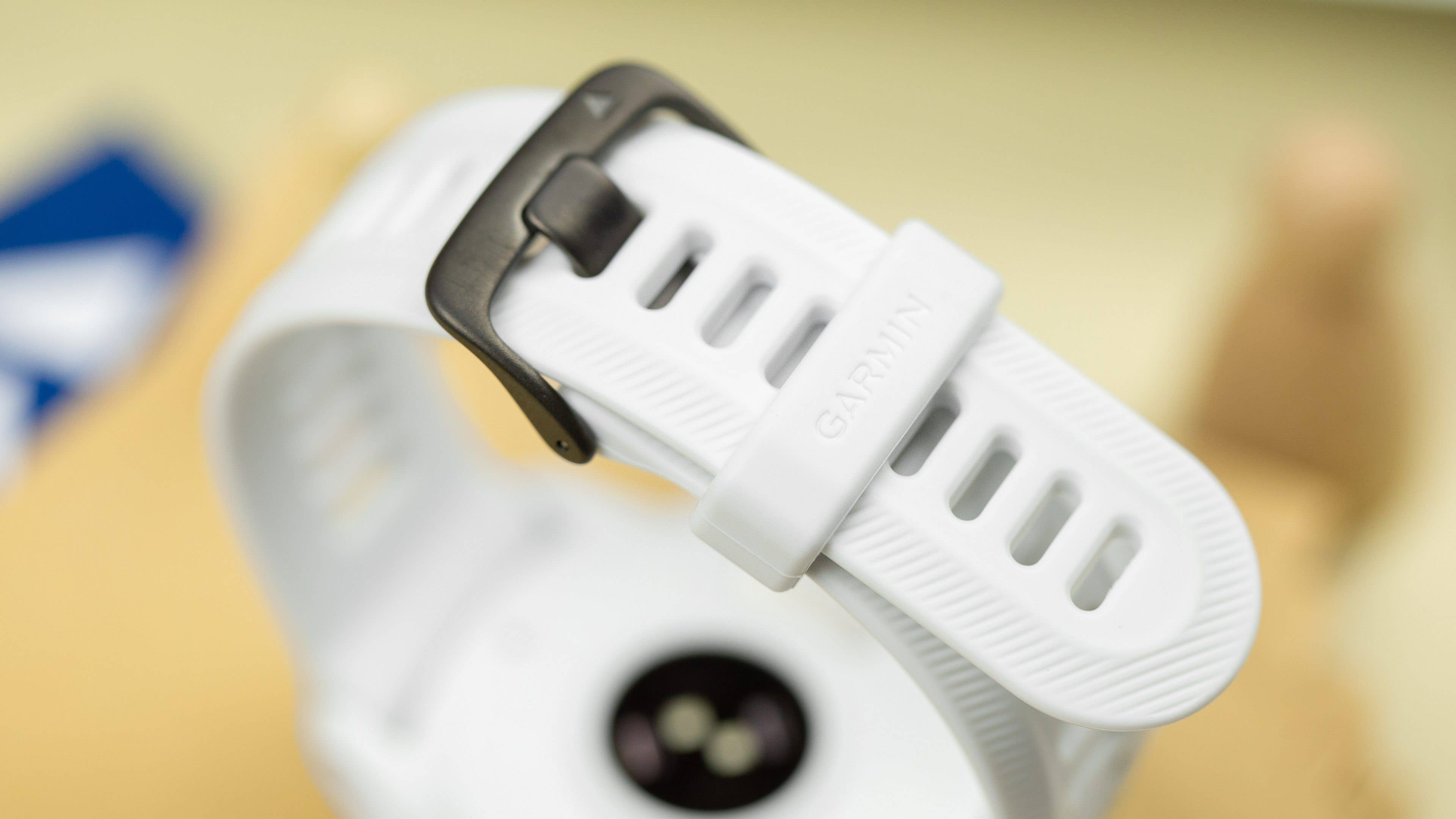 Das mitgelieferte Armband könnt Ihr dank Standard-Schnellverschluss leicht ersetzen. Garmin Forerunner 955