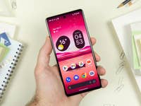 Google Pixel 7 display in detail