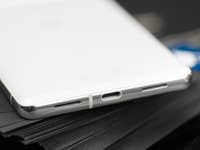 ogle Pixel 7 Pro USB-C port