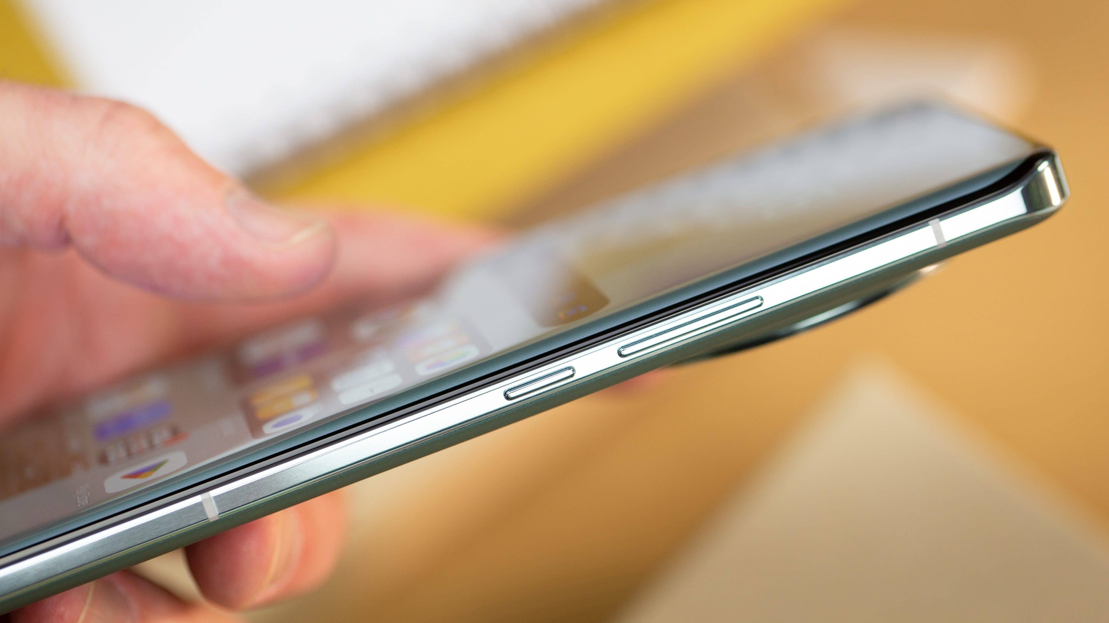 Honor Magic 5 Pro physical buttons in detail