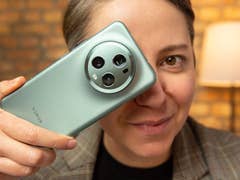 NextPit editor holding the Honor Magic 5 Pro in front of her face