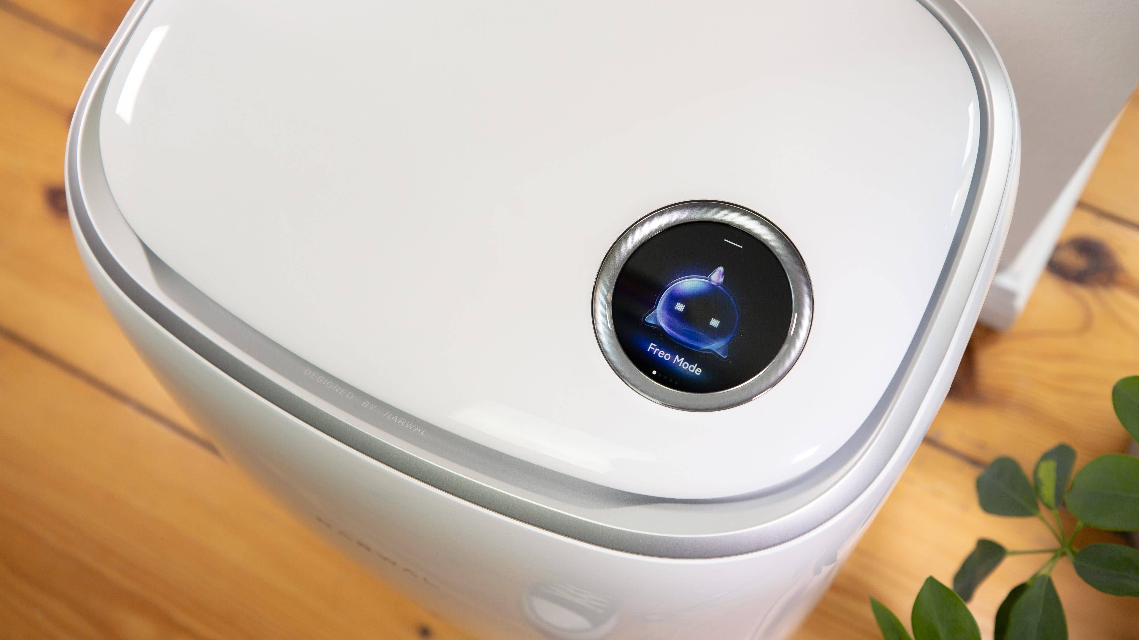 Touchscreen interface on top of the Narwal Freo base station