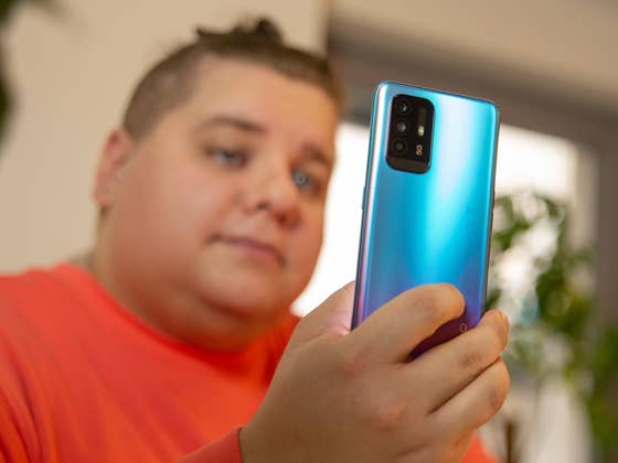 This is what we call an imbalanced mid-range smartphone