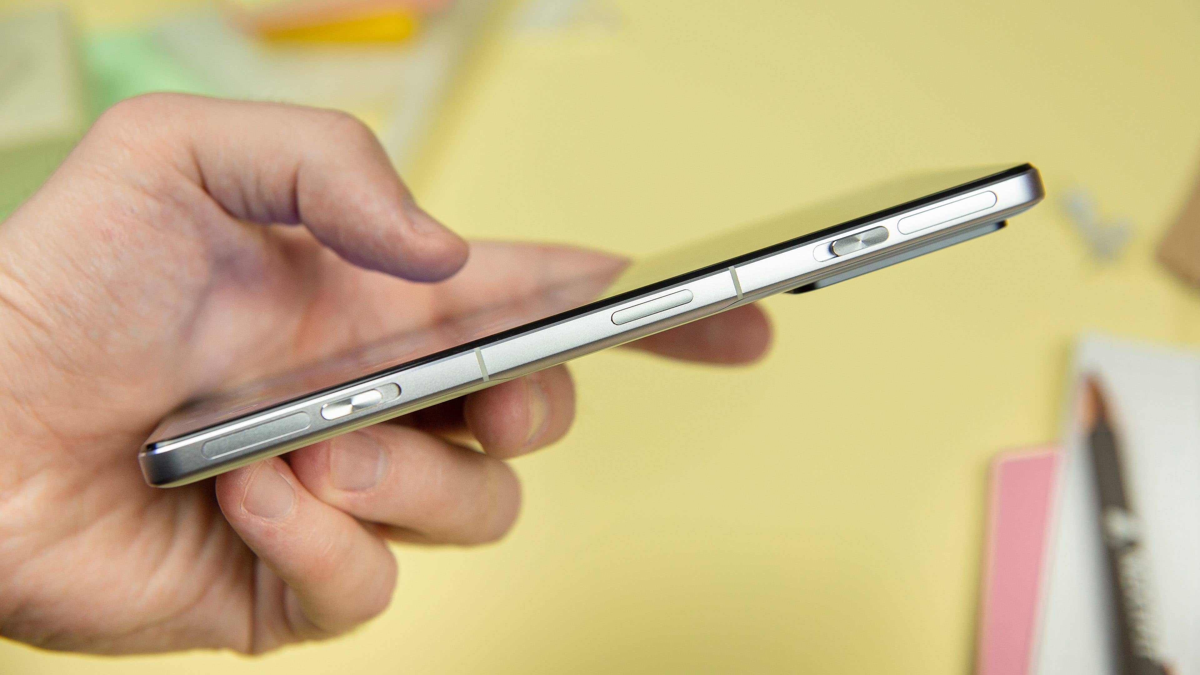 The two triggers of the Poco F4 GT for gamers