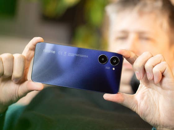 Realme 10 hands-on: Chic design with its flaws