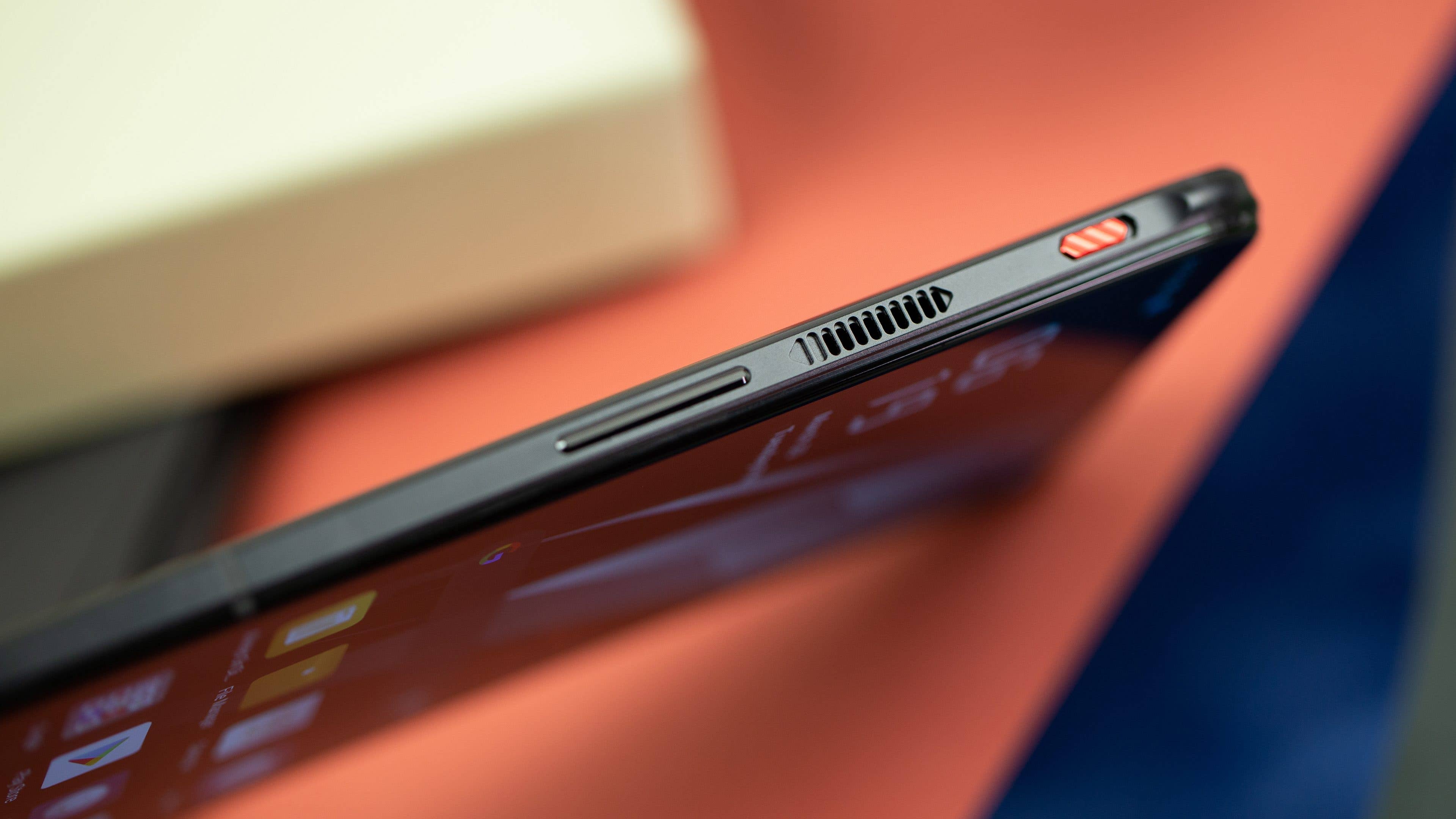 NextPit RedMagic 6 side