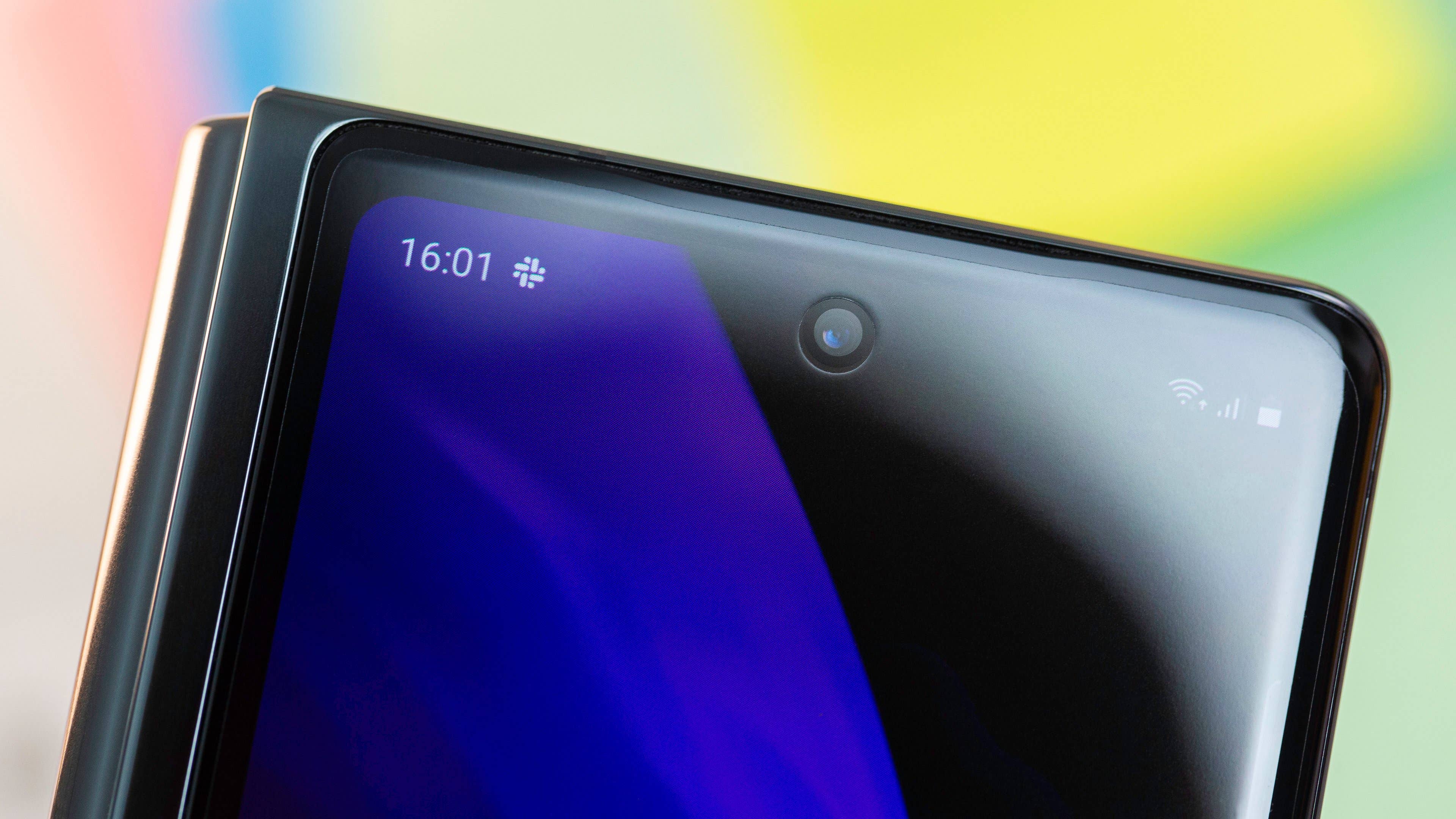 NextPit Samsung Galaxy Z Fold 2 front camera