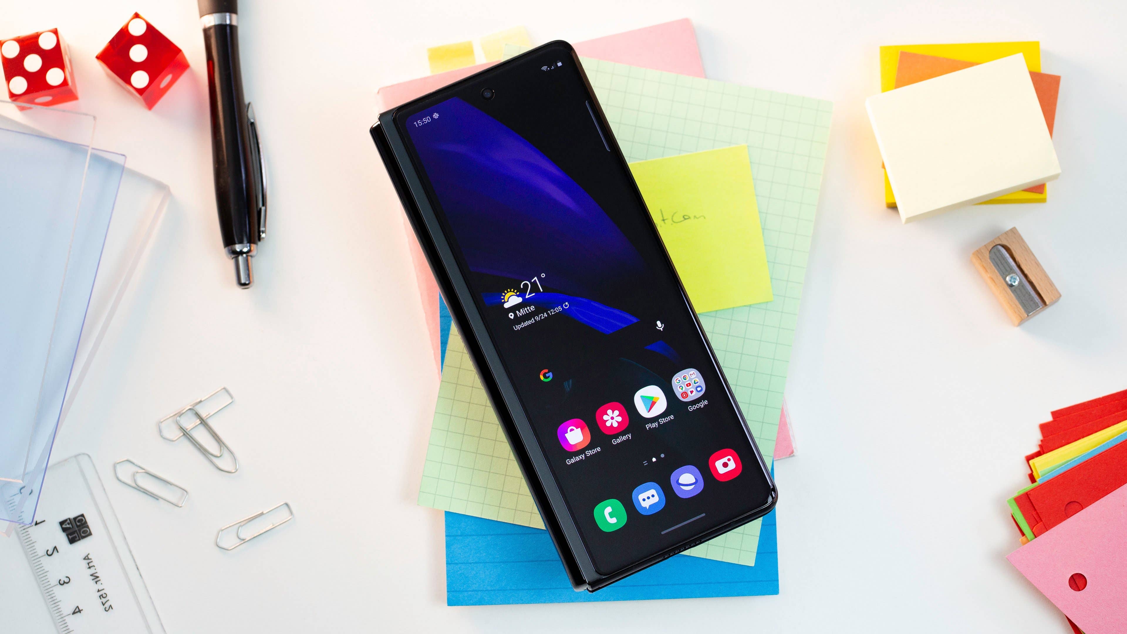 NextPit Samsung Galaxy Z Fold 2 screen simple
