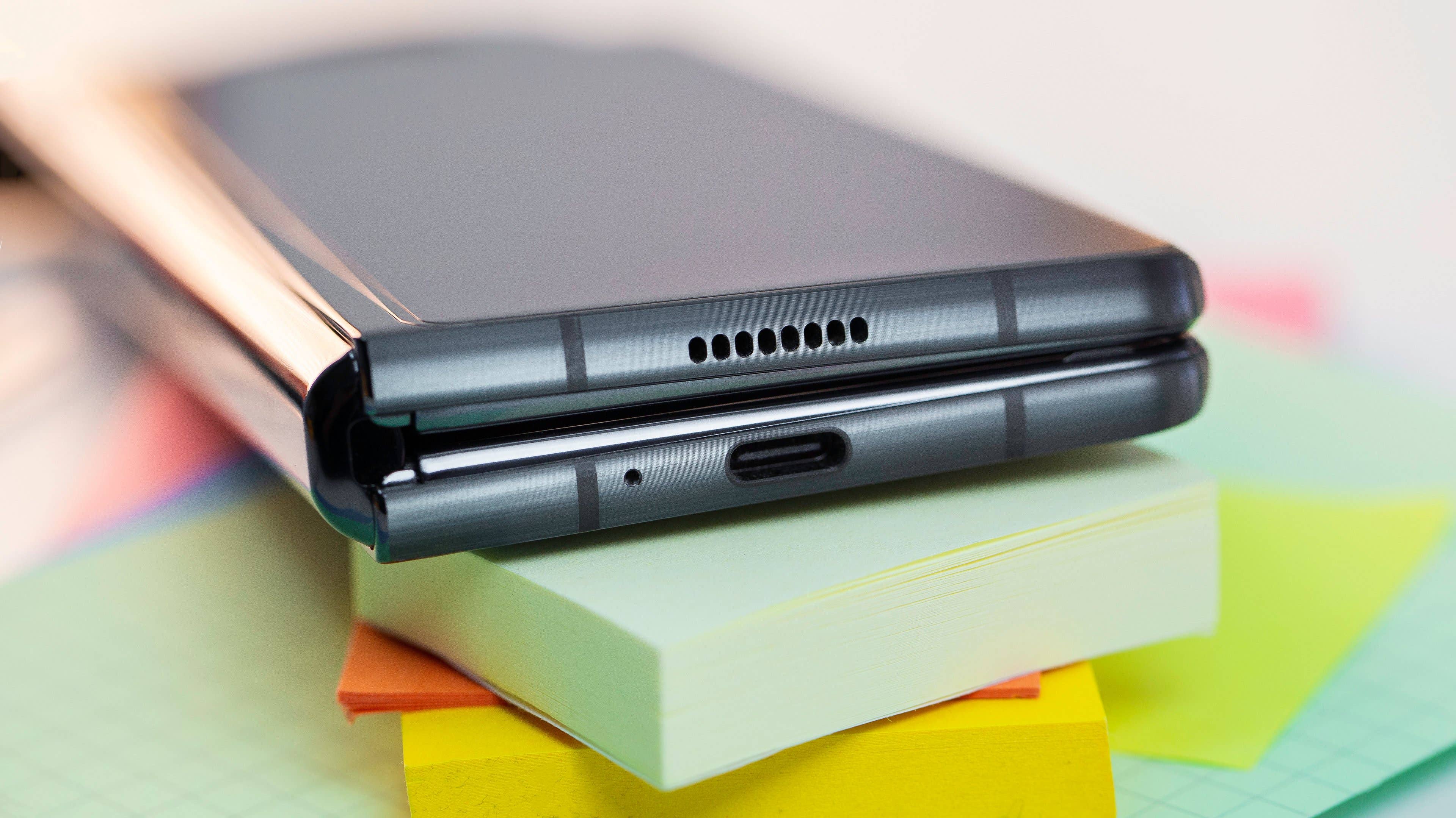 NextPit Samsung Galaxy Z Fold 2 usb