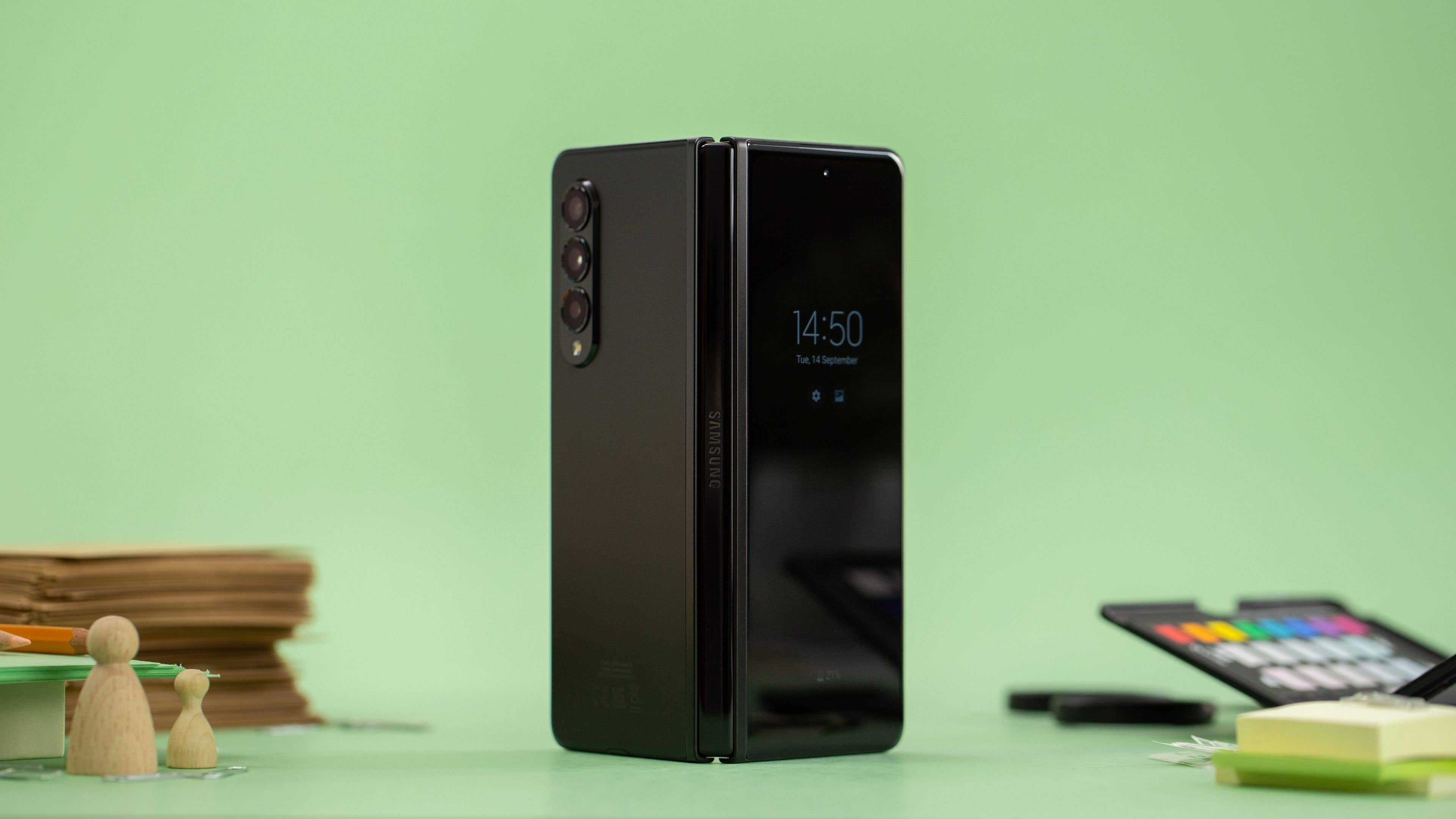 NextPit Samsung Galaxy Z Fold 3 back