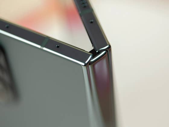 Samsung May Be The First To Introduce Dust Proofing on Foldables