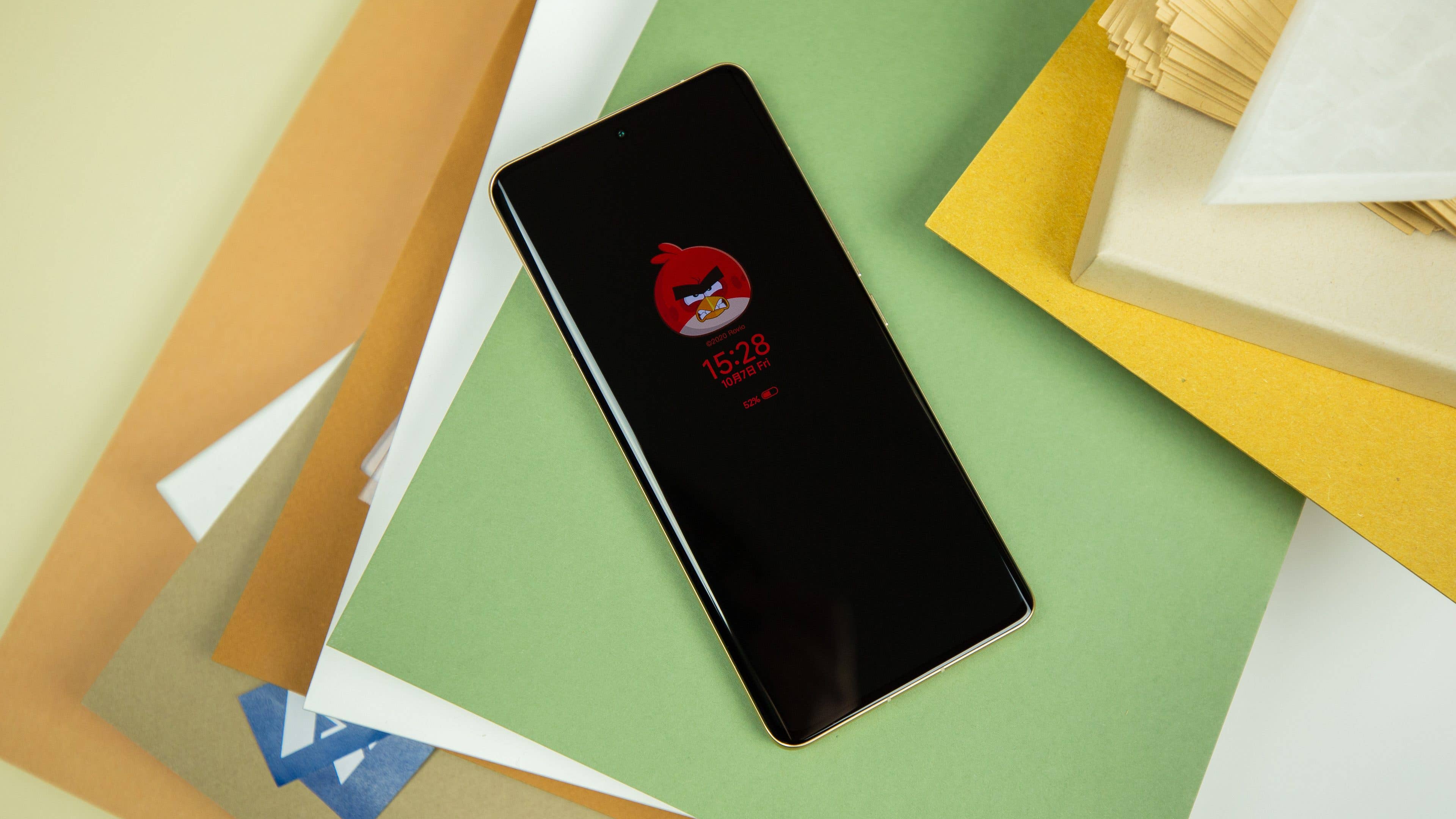 Stolze 1/3 der gesamten Rückseite nimmt das Kamera-Array des Xiaomi 12S Ultra ein. Wir sehen das Xiaomi 12S Ultra