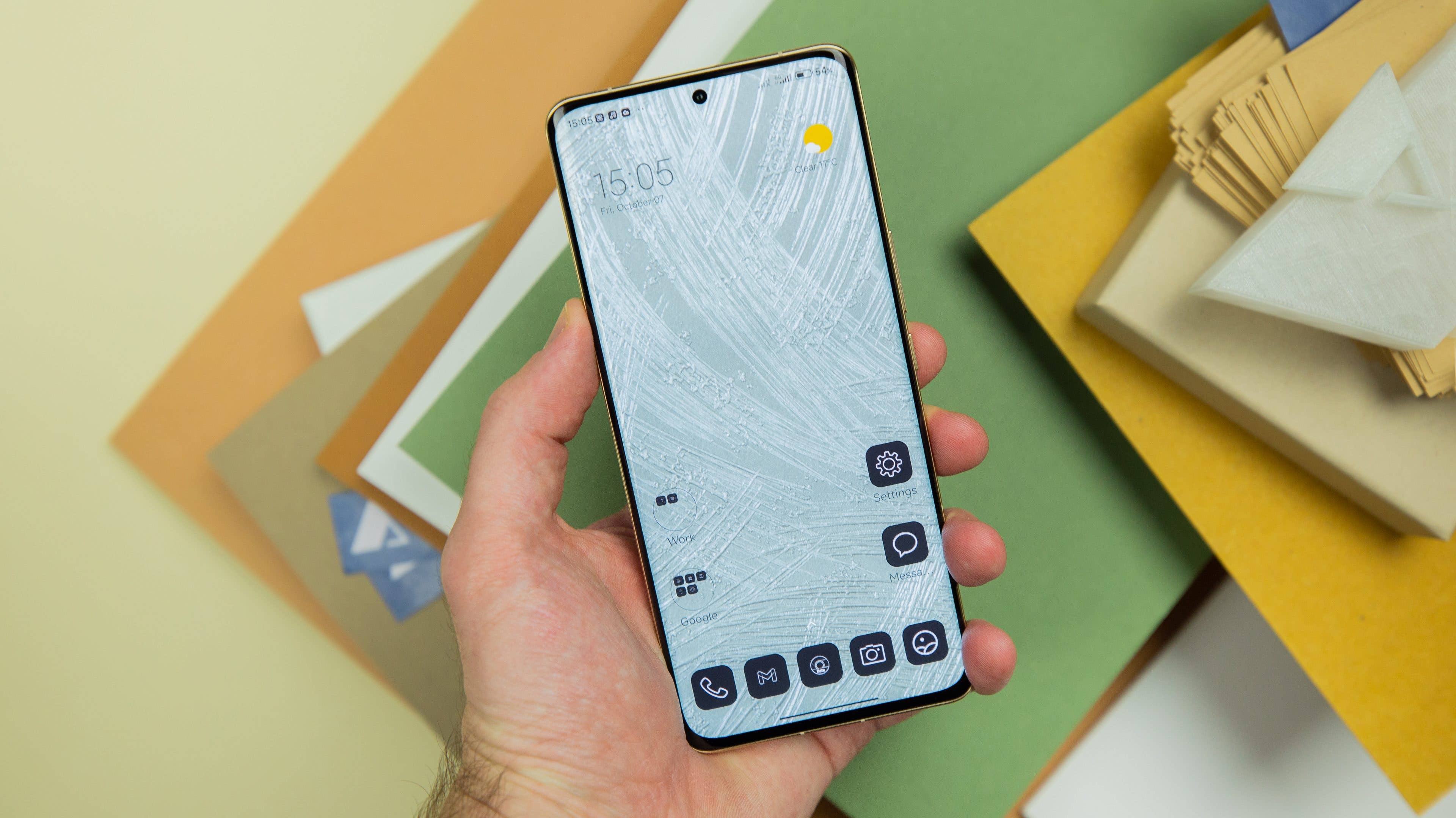 Stolze 1/3 der gesamten Rückseite nimmt das Kamera-Array des Xiaomi 12S Ultra ein. Wir sehen das Xiaomi 12S Ultra