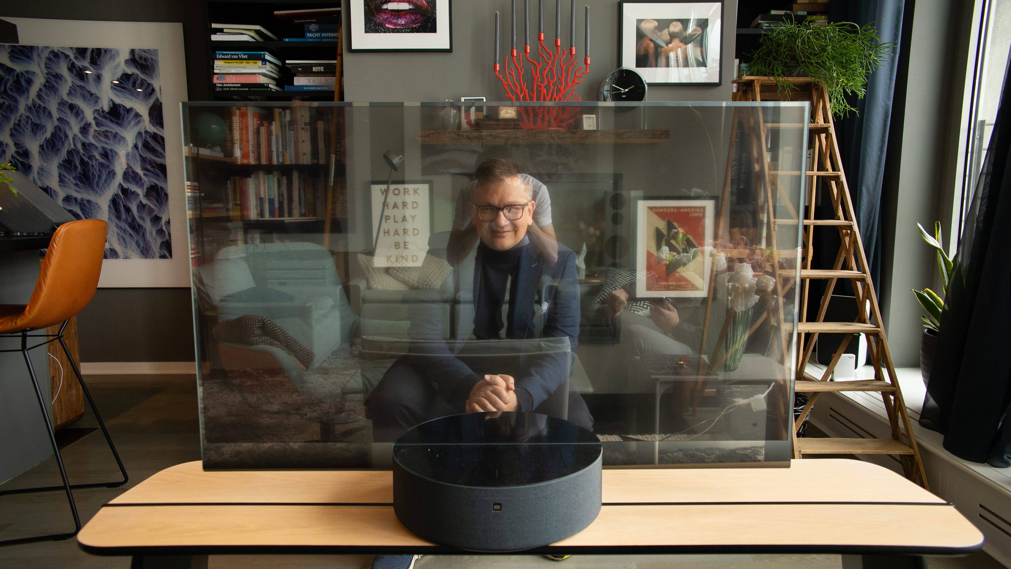 NextPit Xiaomi Mi TV Lux Transparent