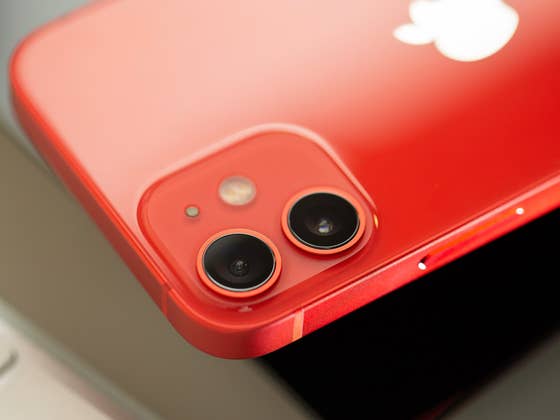 Apple’s iPhone 16 May Return to a Vertical Camera Layout