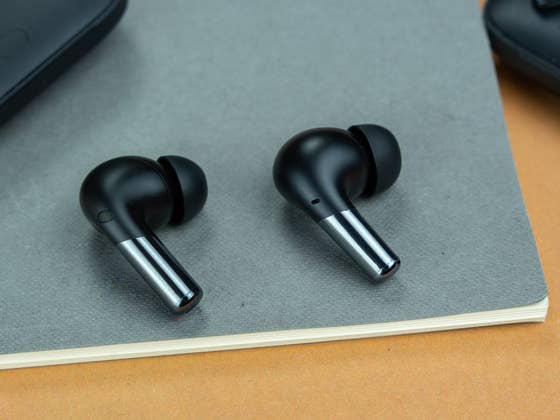 OnePlus Buds Pro 3 Resemble Black Apple AirPods in Leaked Photos